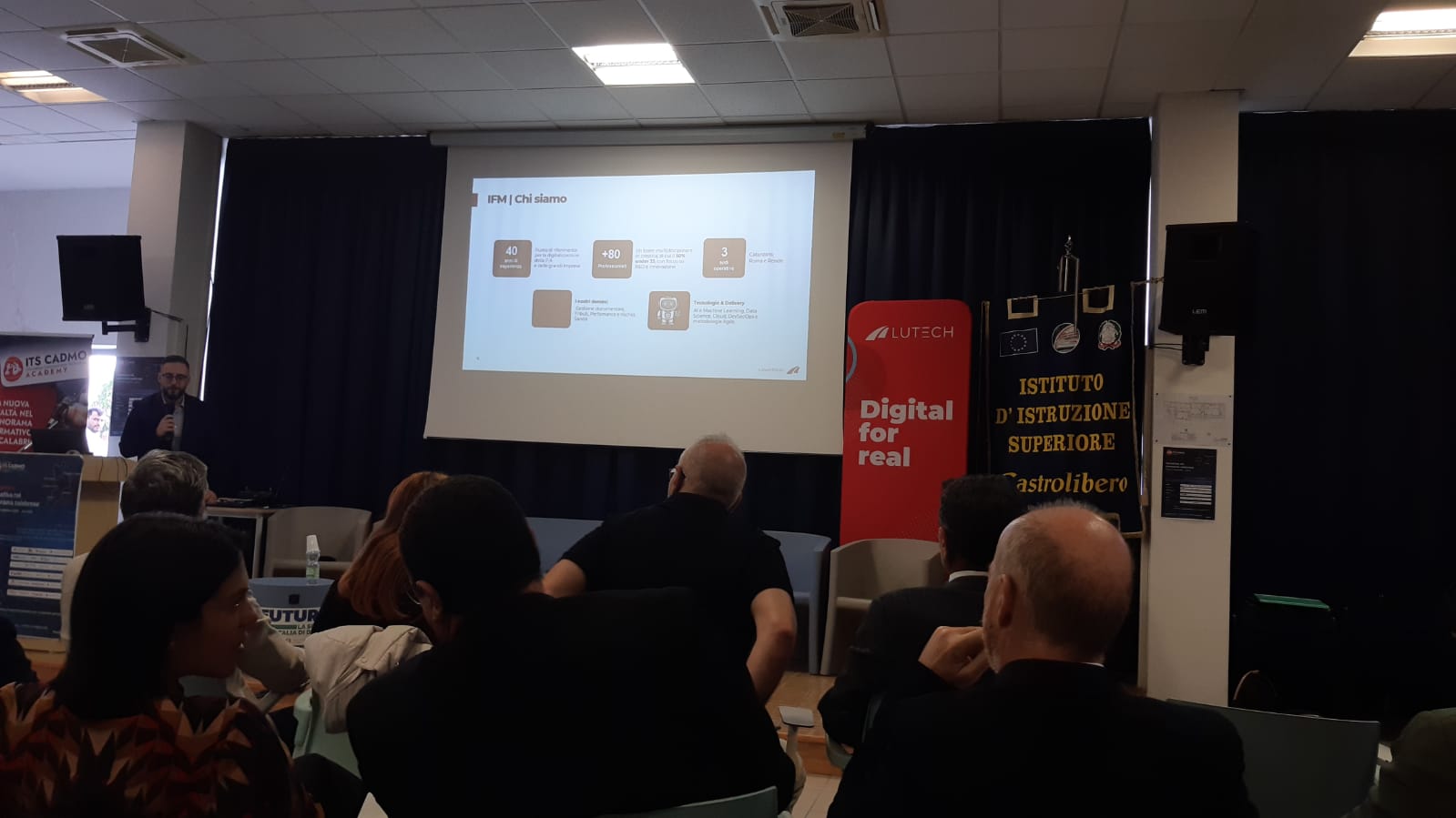 Featured image for “Intelligenza artificiale e formazione in Calabria: il bilancio dell’evento di ITS Cadmo Academy a Castrolibero”